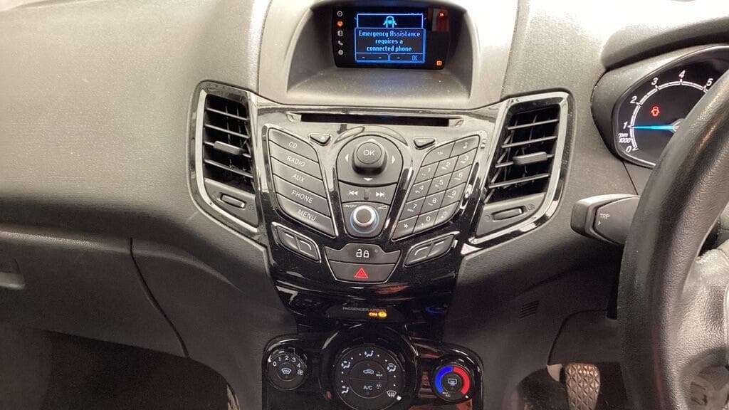 Ford Fiesta thumb 10