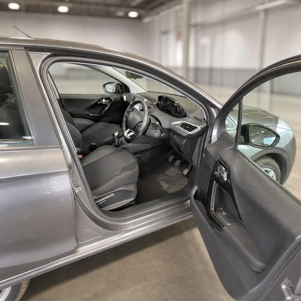 Peugeot 208 thumb 9