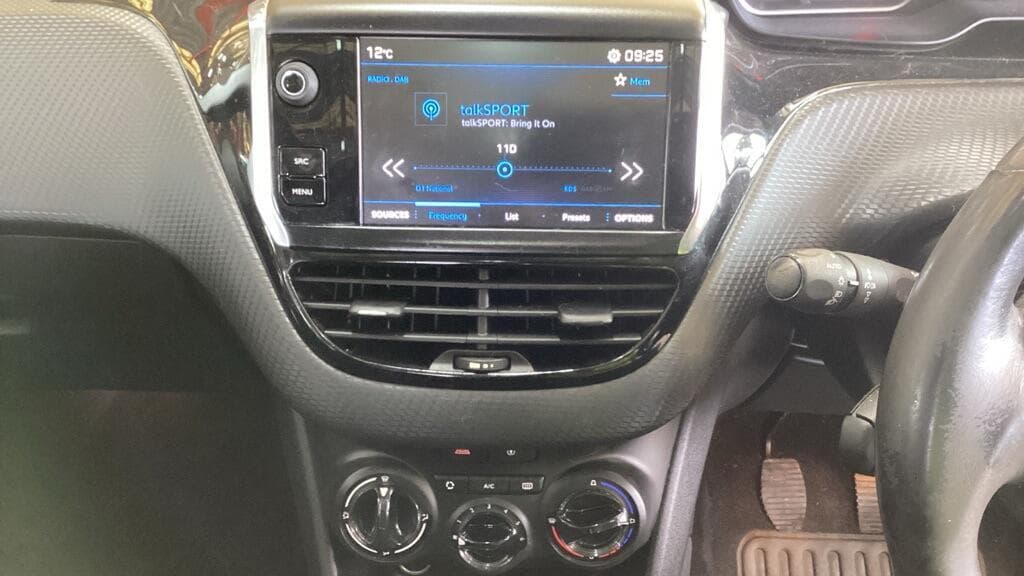 Peugeot 208 thumb 11
