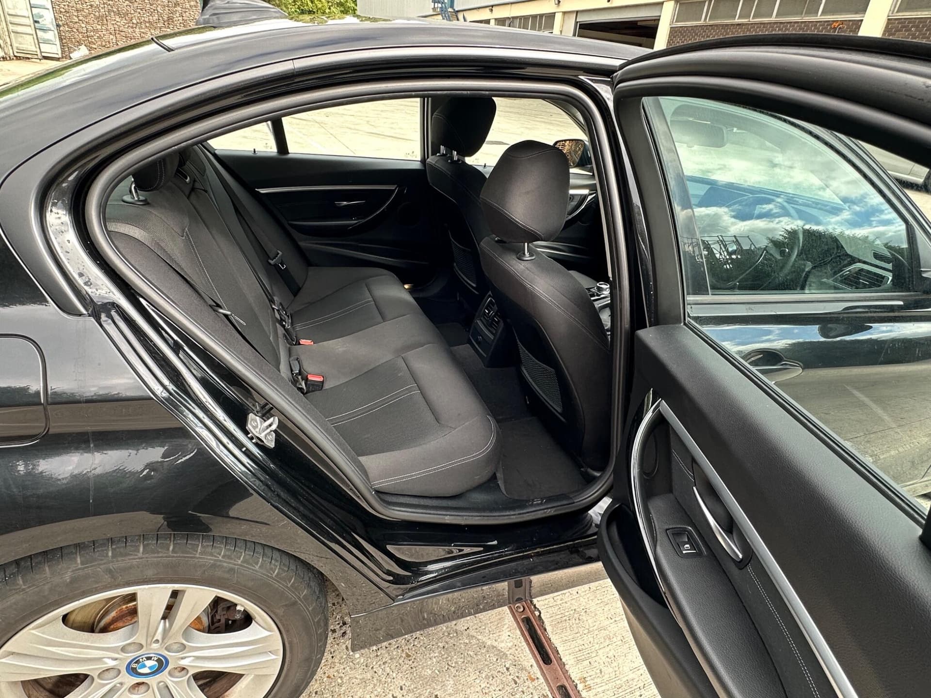 BMW 3 Series thumb 18