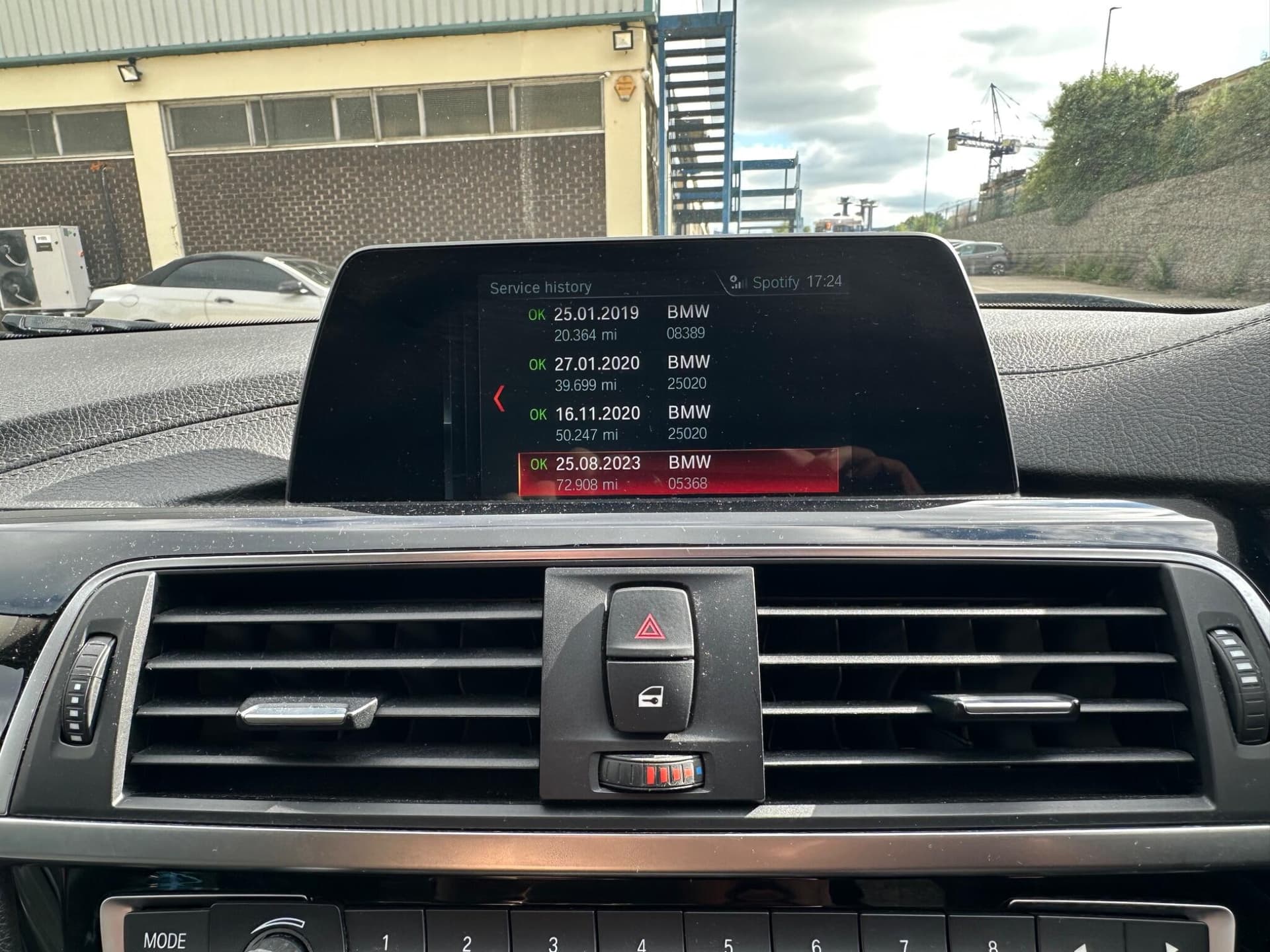 BMW 3 Series thumb 9