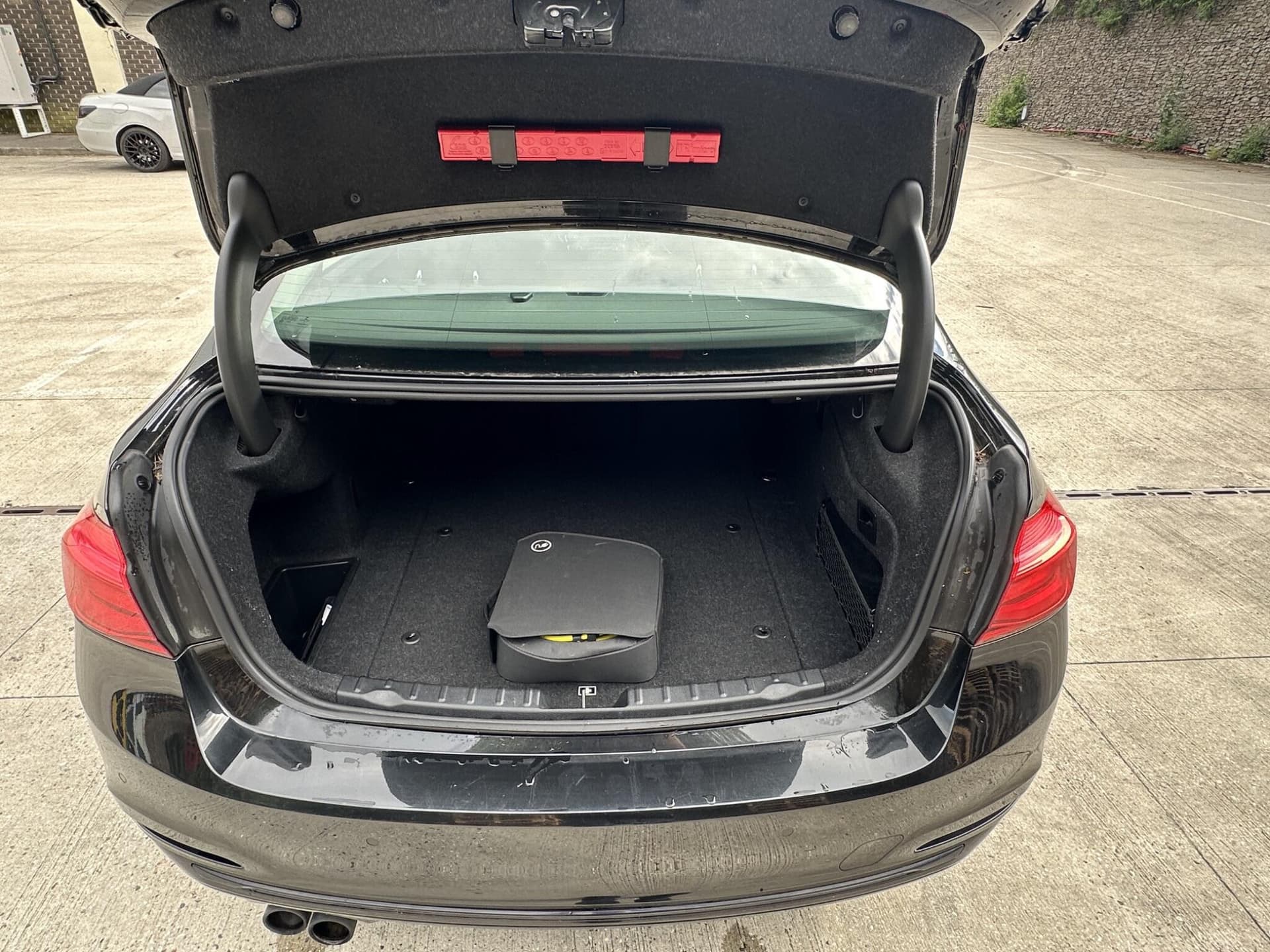 BMW 3 Series thumb 12
