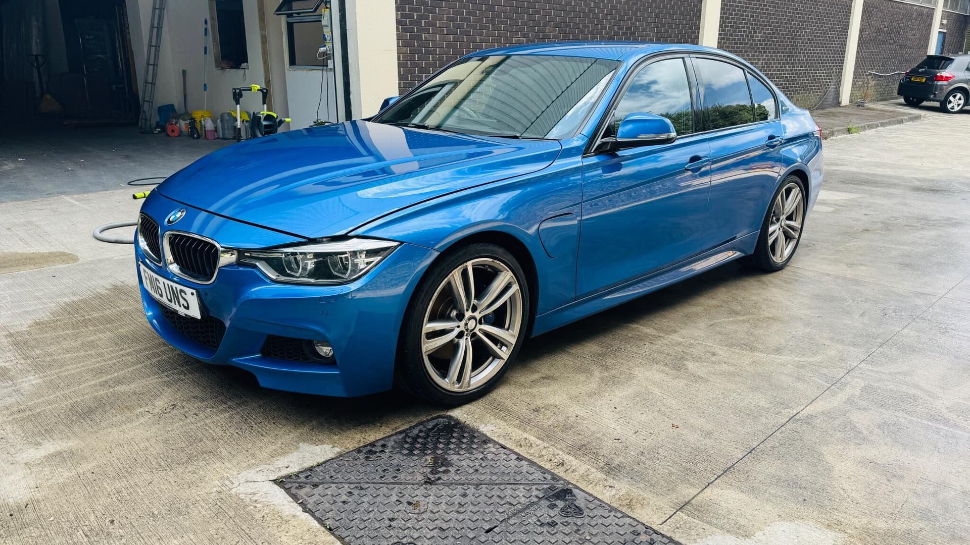 BMW 3 Series - 1