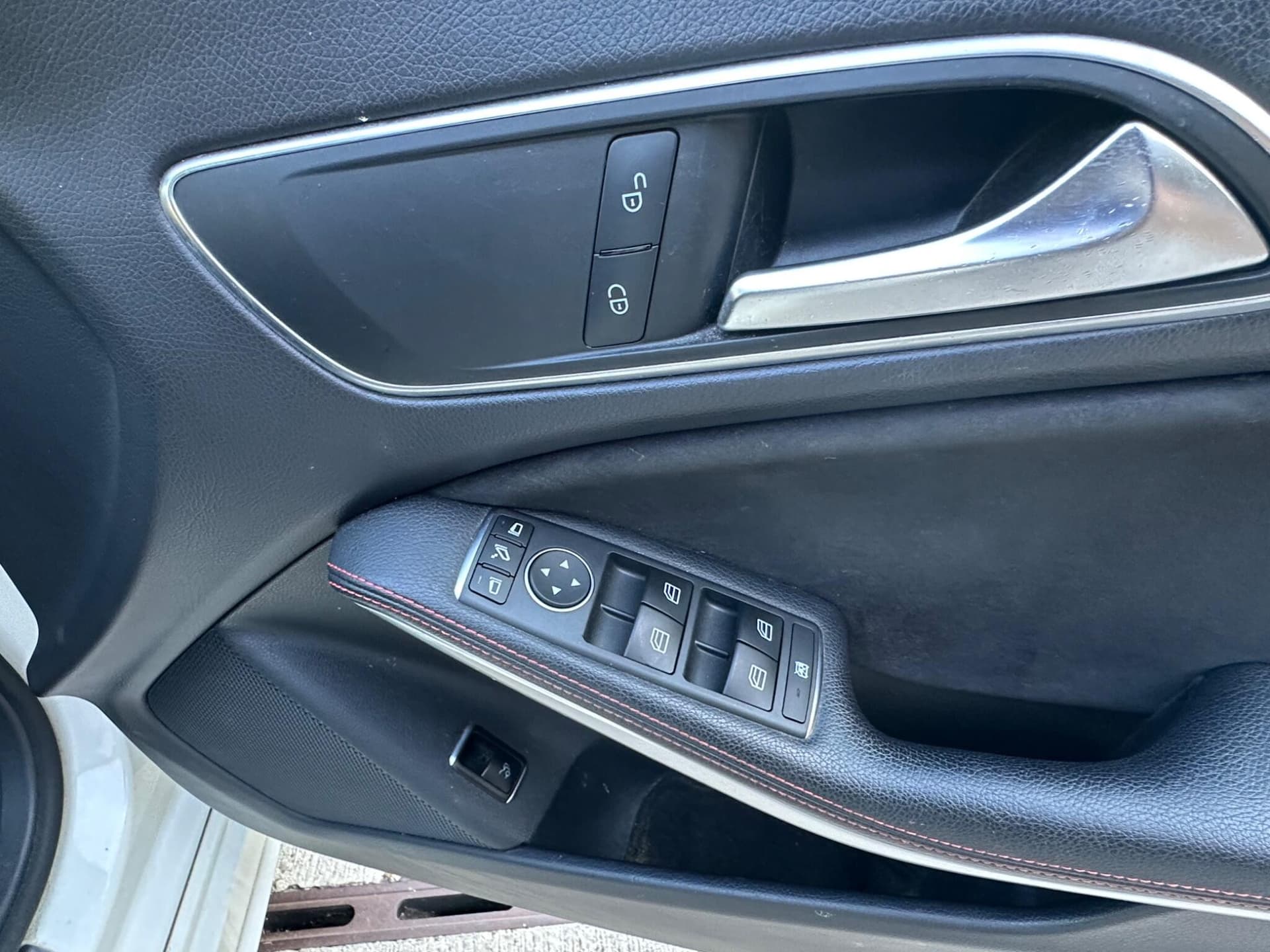 Mercedes-Benz CLA thumb 27
