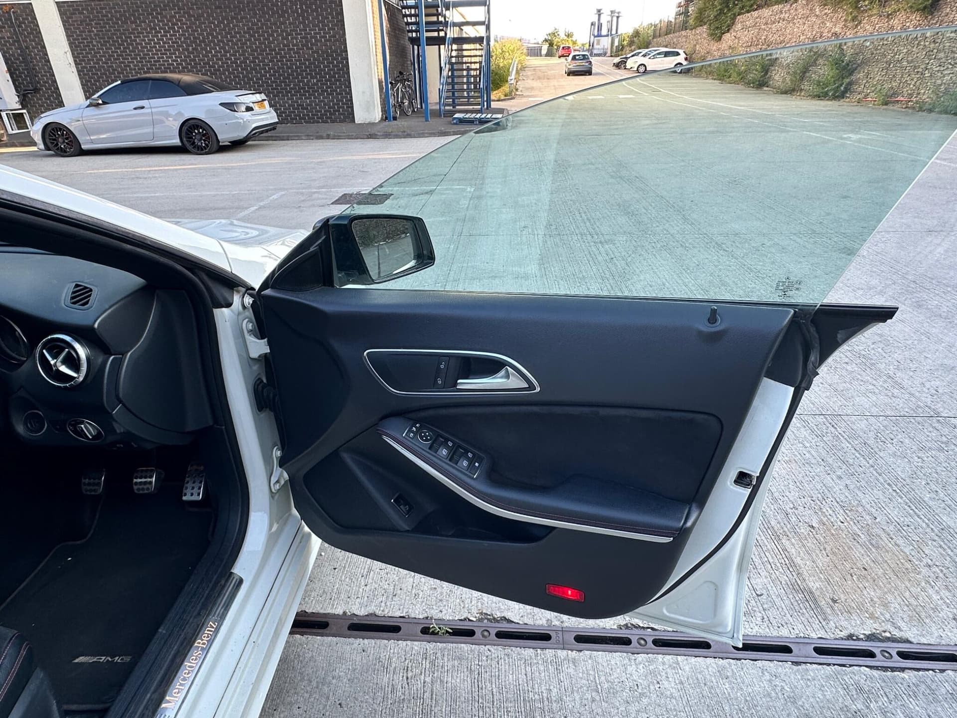 Mercedes-Benz CLA thumb 28