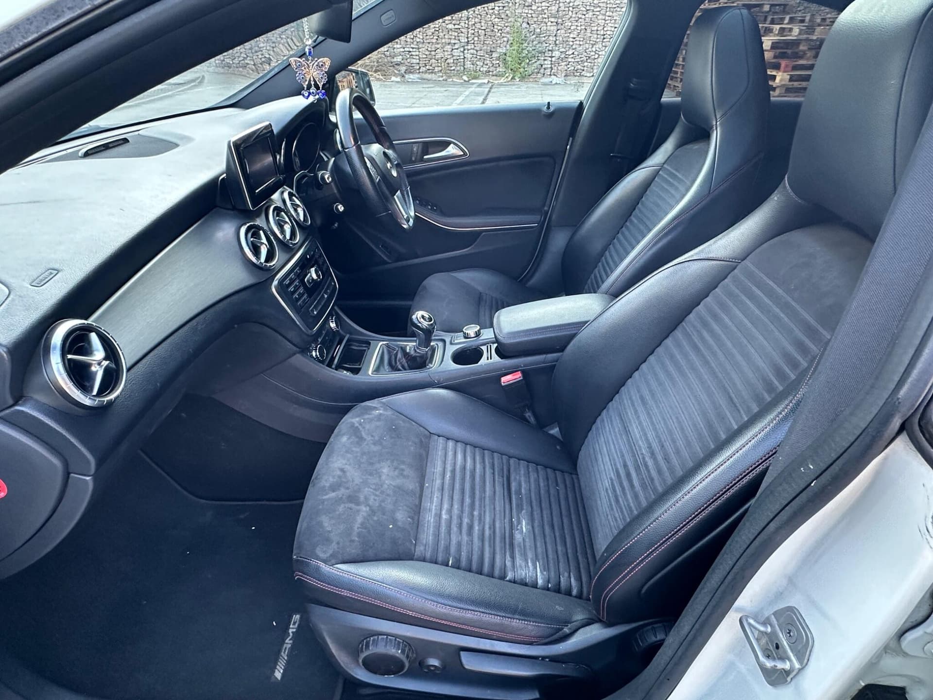 Mercedes-Benz CLA thumb 30