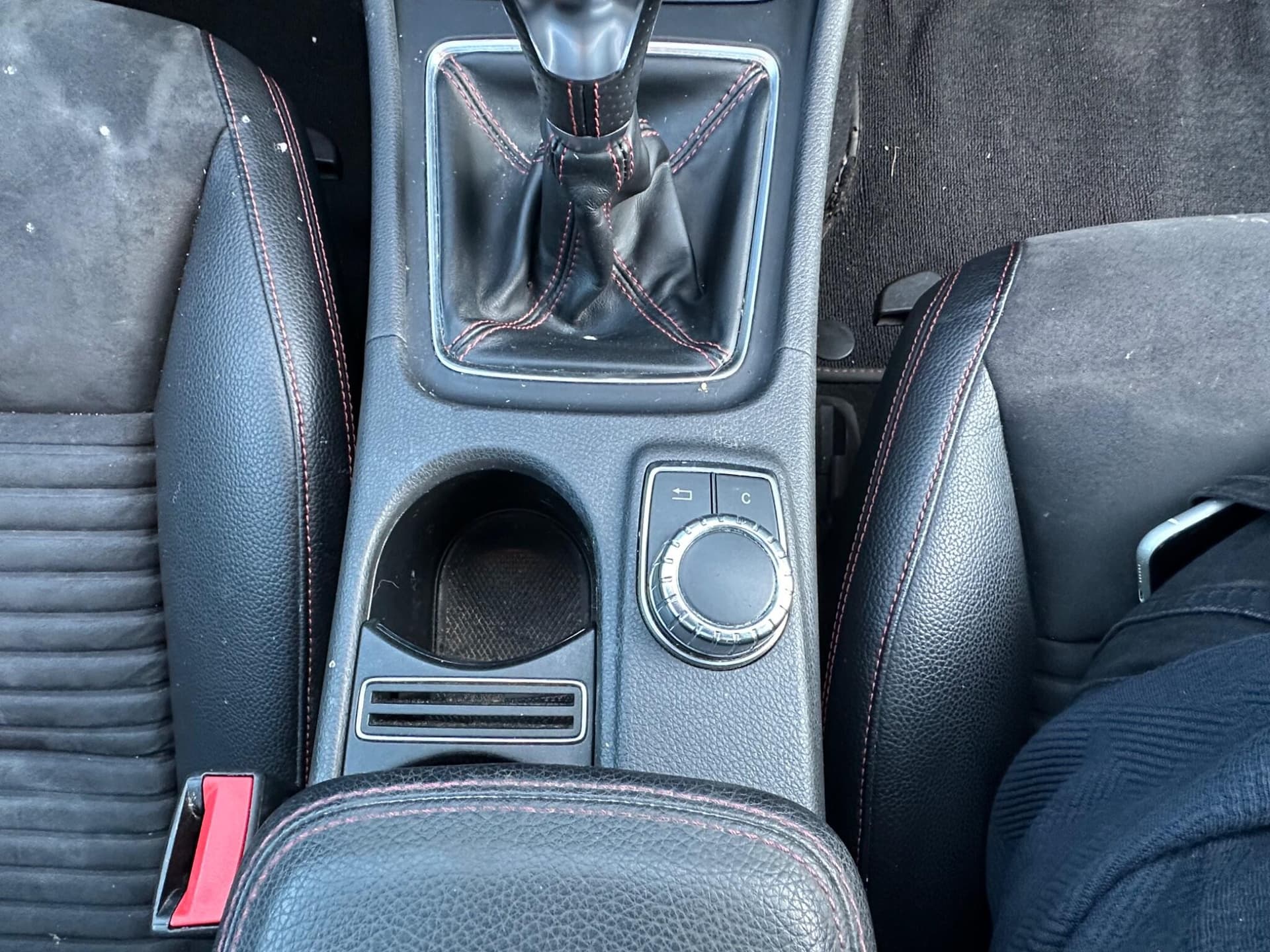 Mercedes-Benz CLA thumb 18