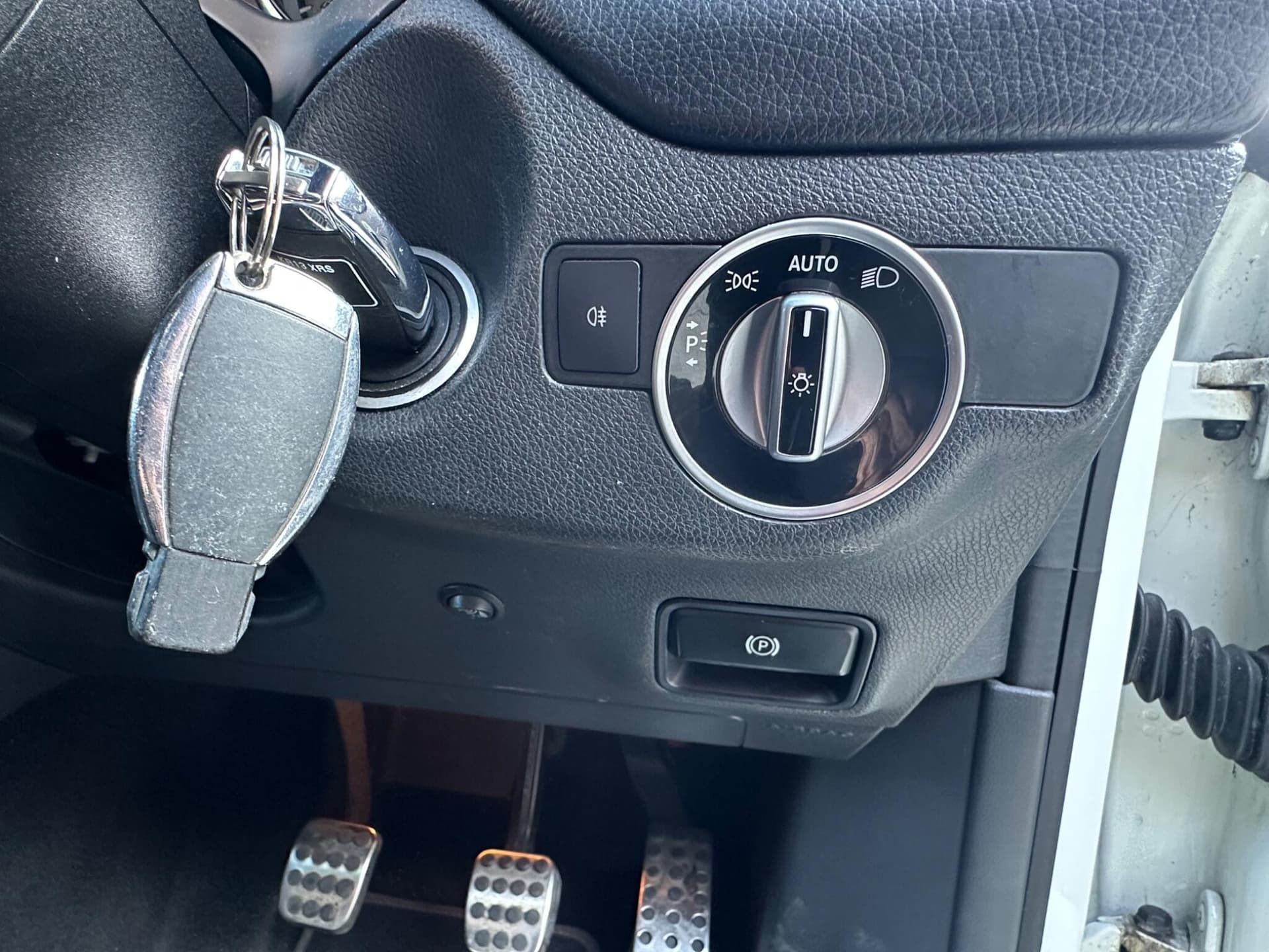 Mercedes-Benz CLA thumb 24