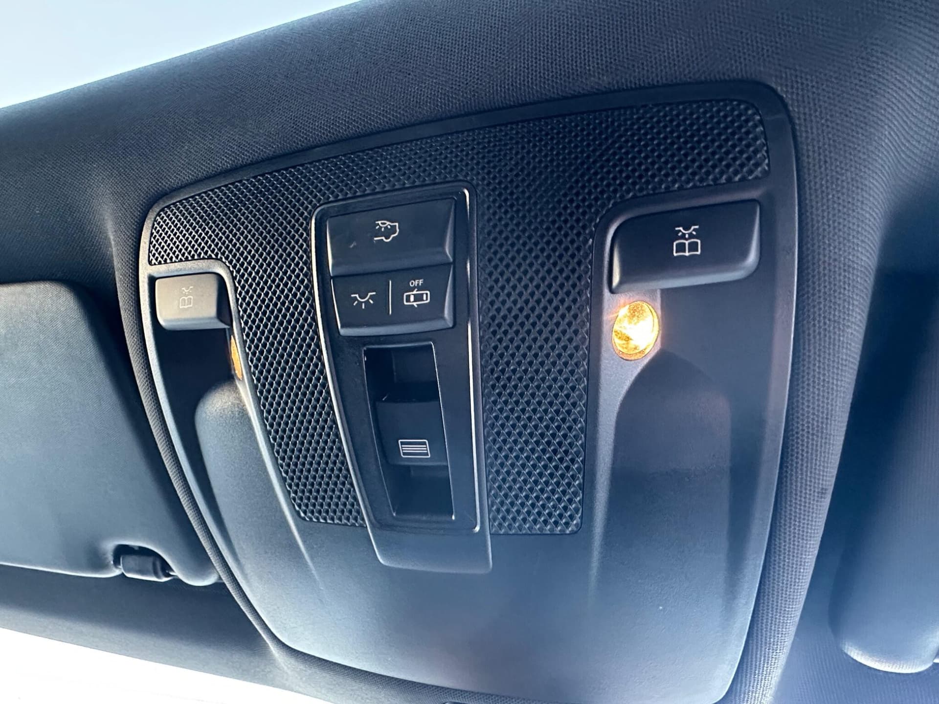 Mercedes-Benz CLA thumb 32