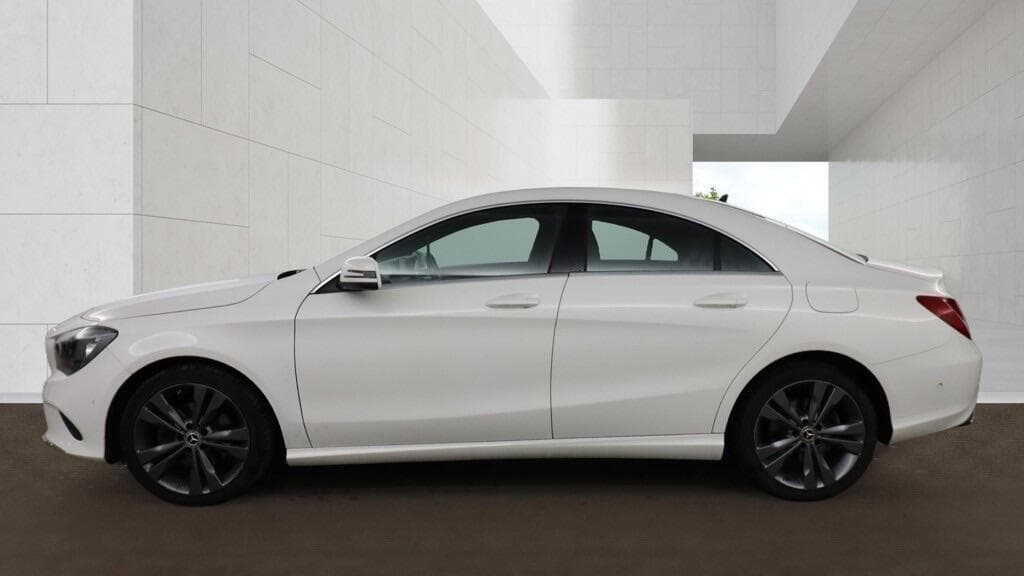 Mercedes-Benz CLA thumb 12
