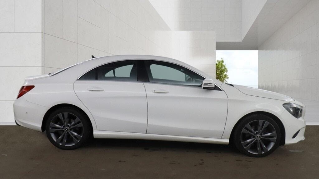 Mercedes-Benz CLA thumb 9