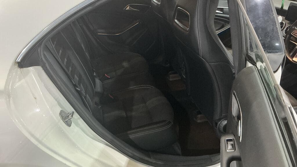 Mercedes-Benz CLA thumb 25