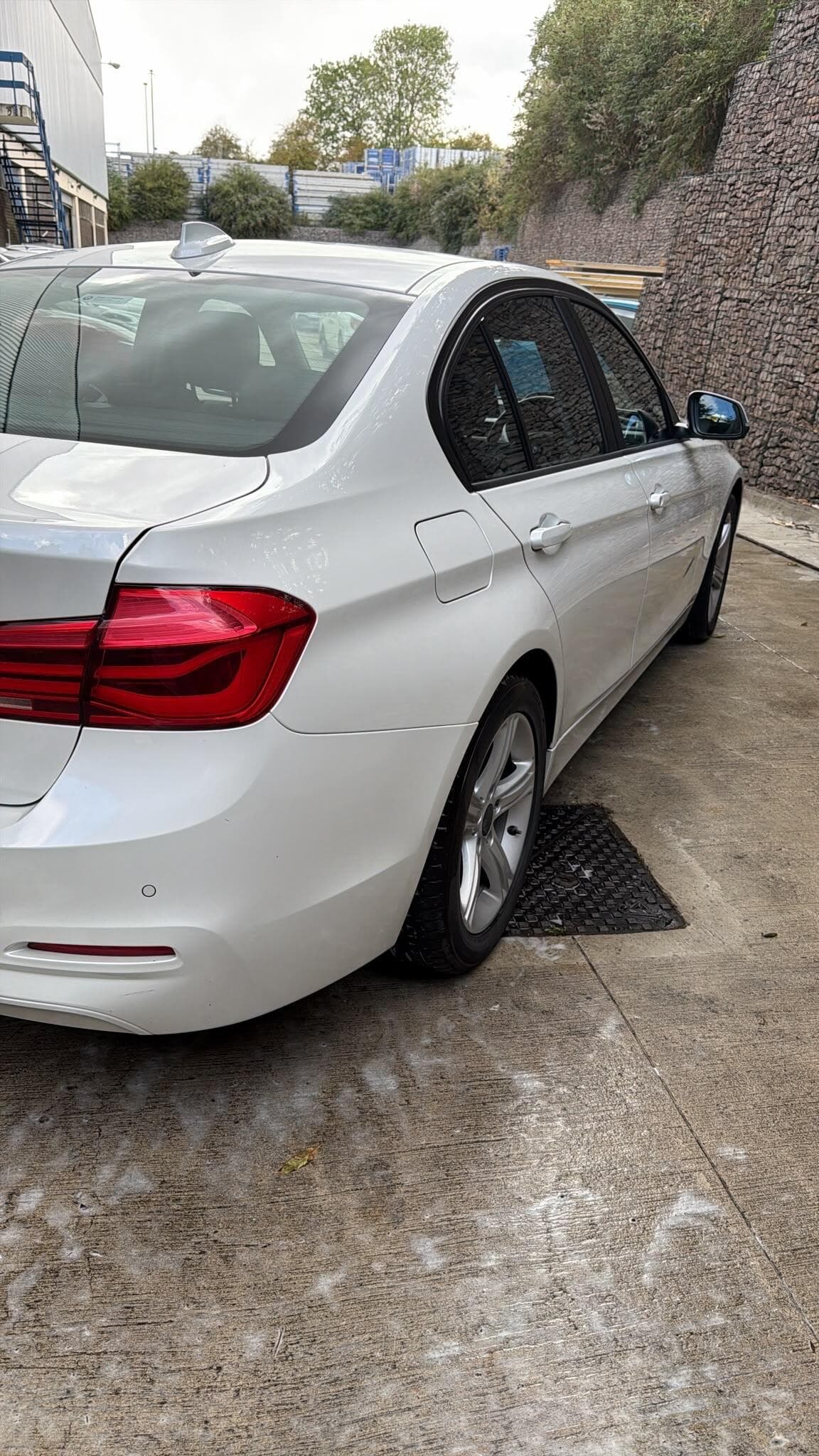 BMW 3 Series thumb 4