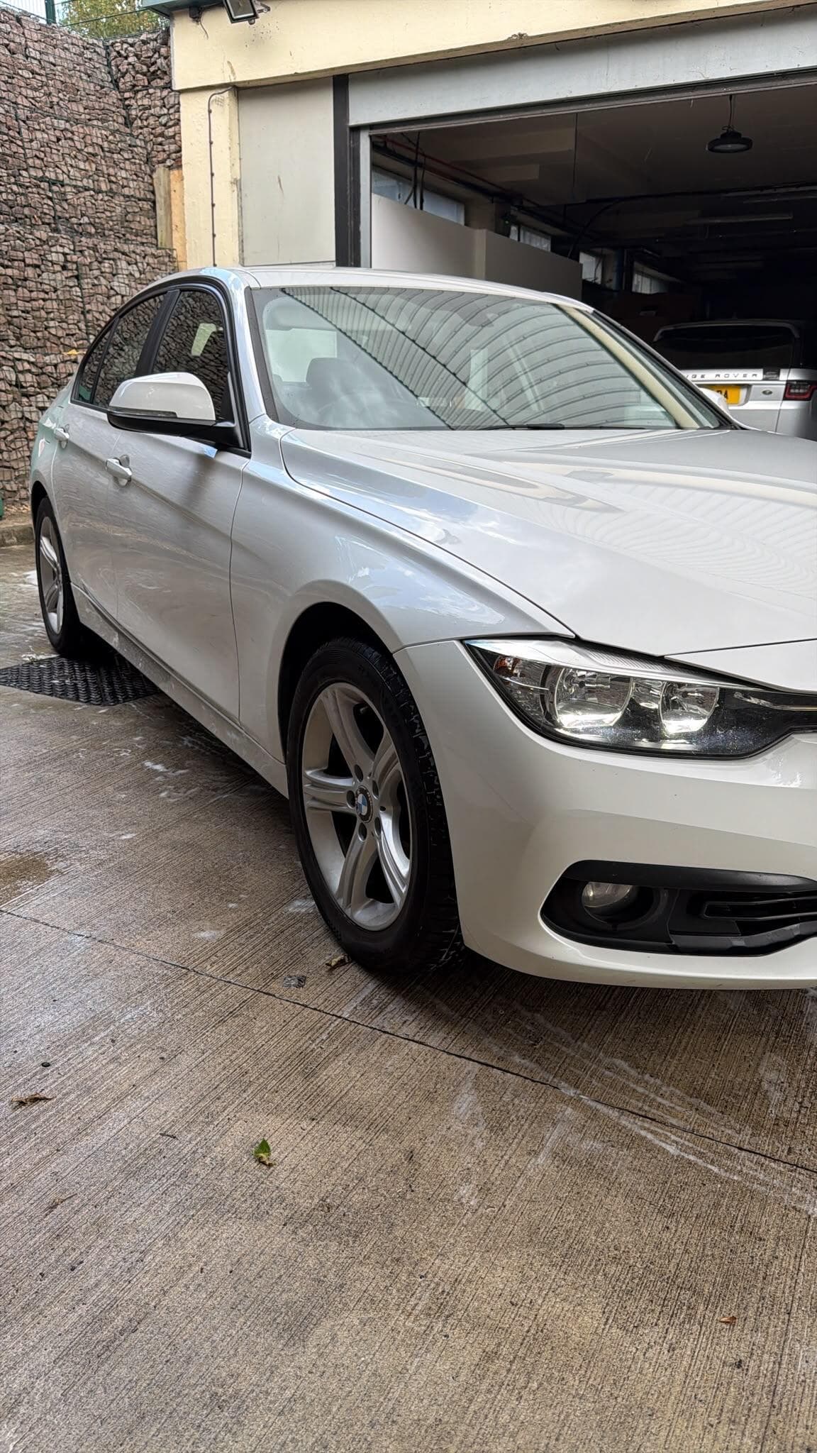 BMW 3 Series thumb 2