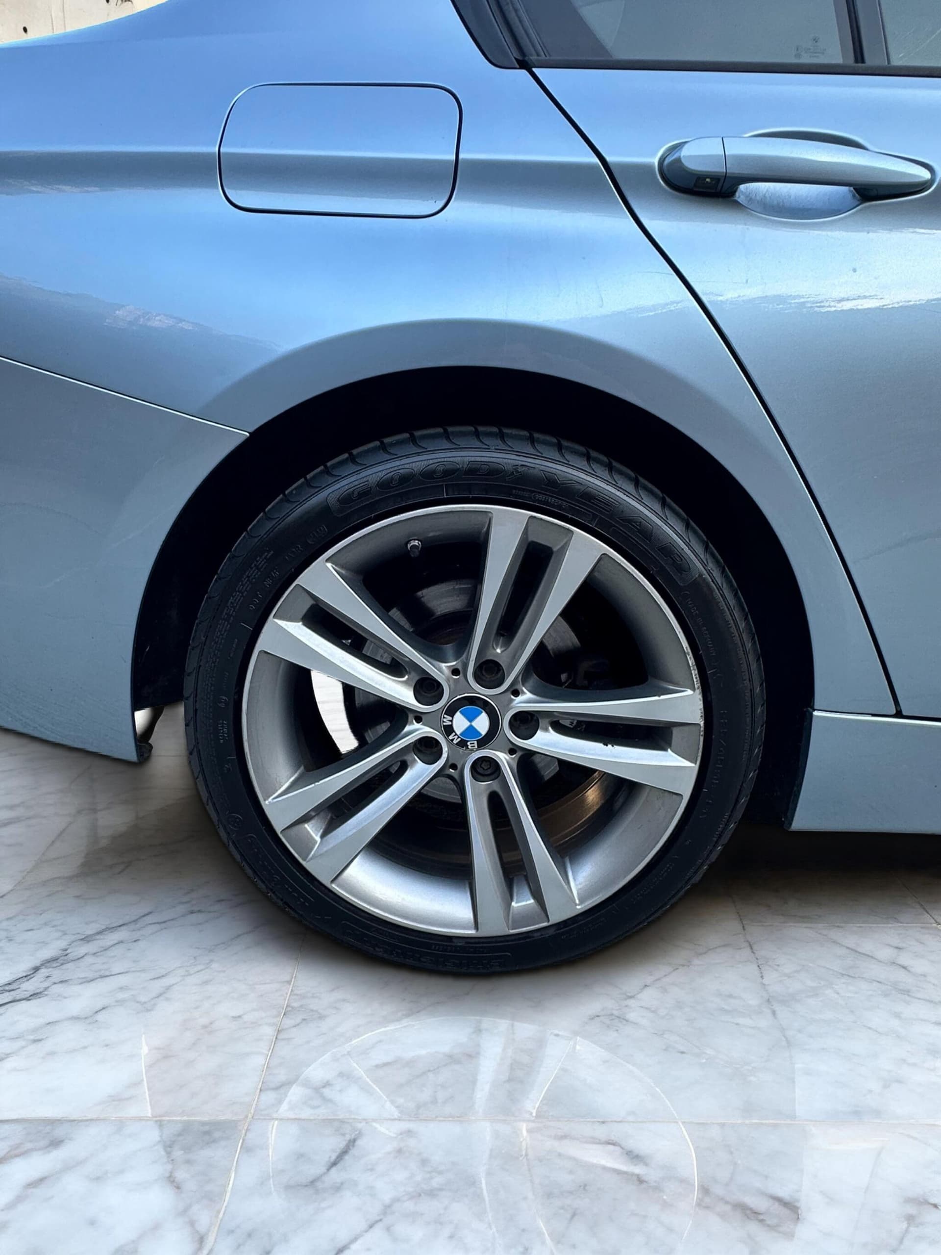 BMW 3 Series thumb 11