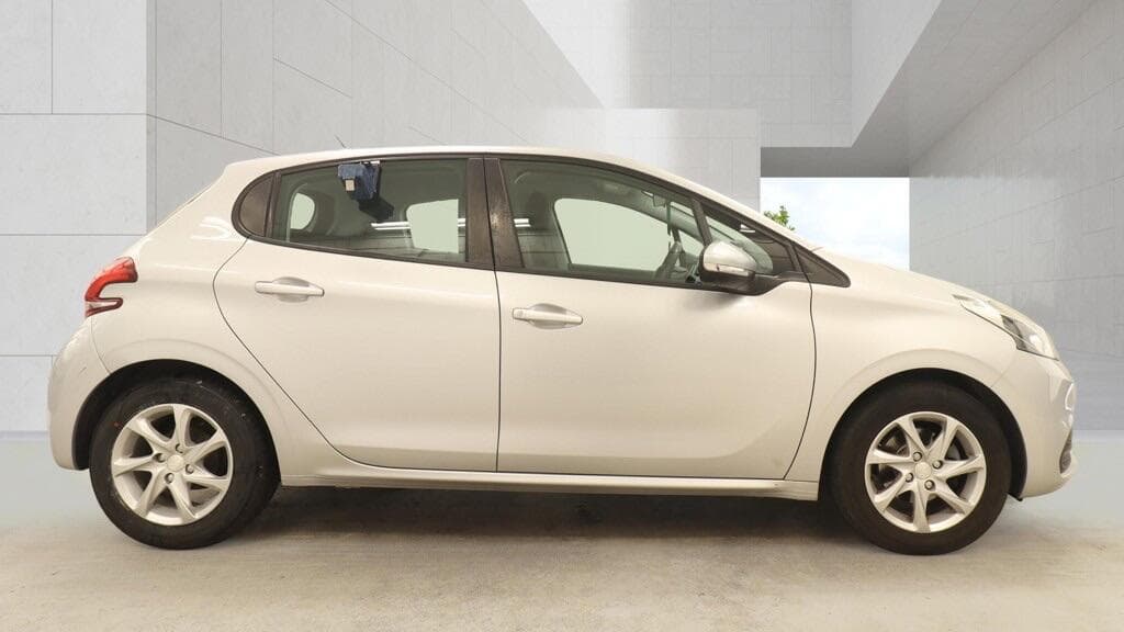 Peugeot 208 thumb 4