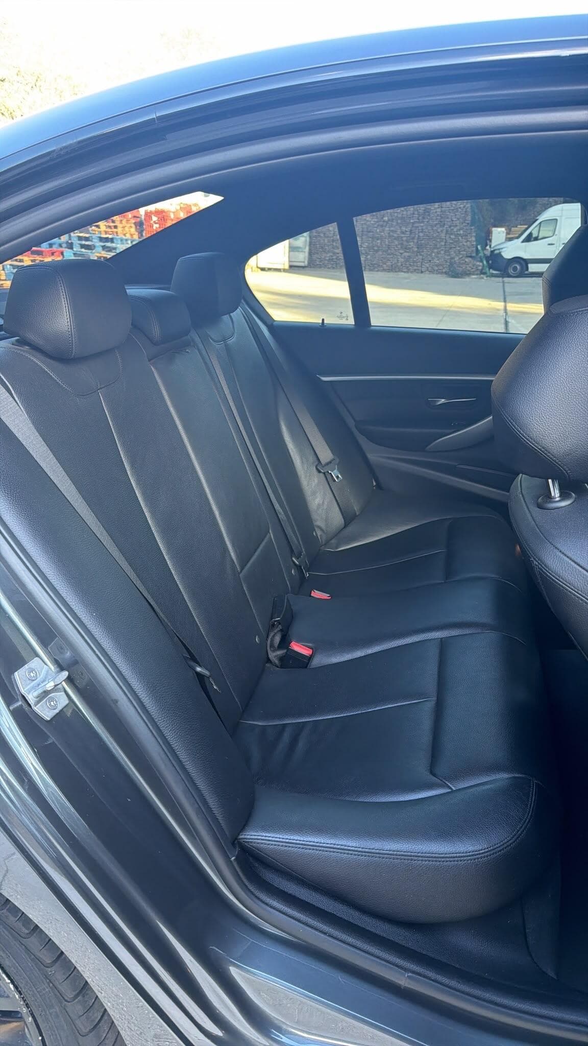 BMW 3 Series thumb 19