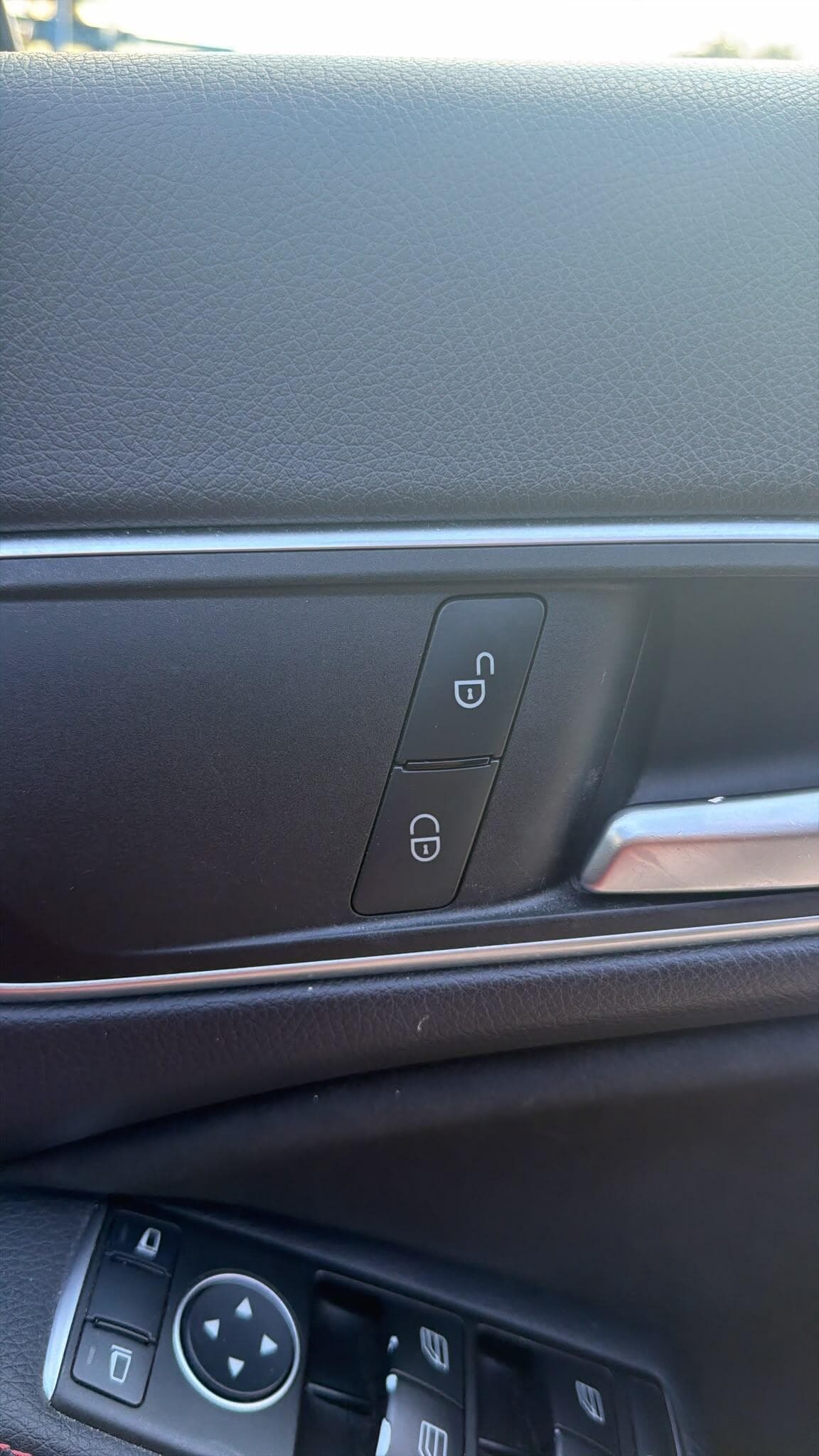Mercedes-Benz CLA thumb 20