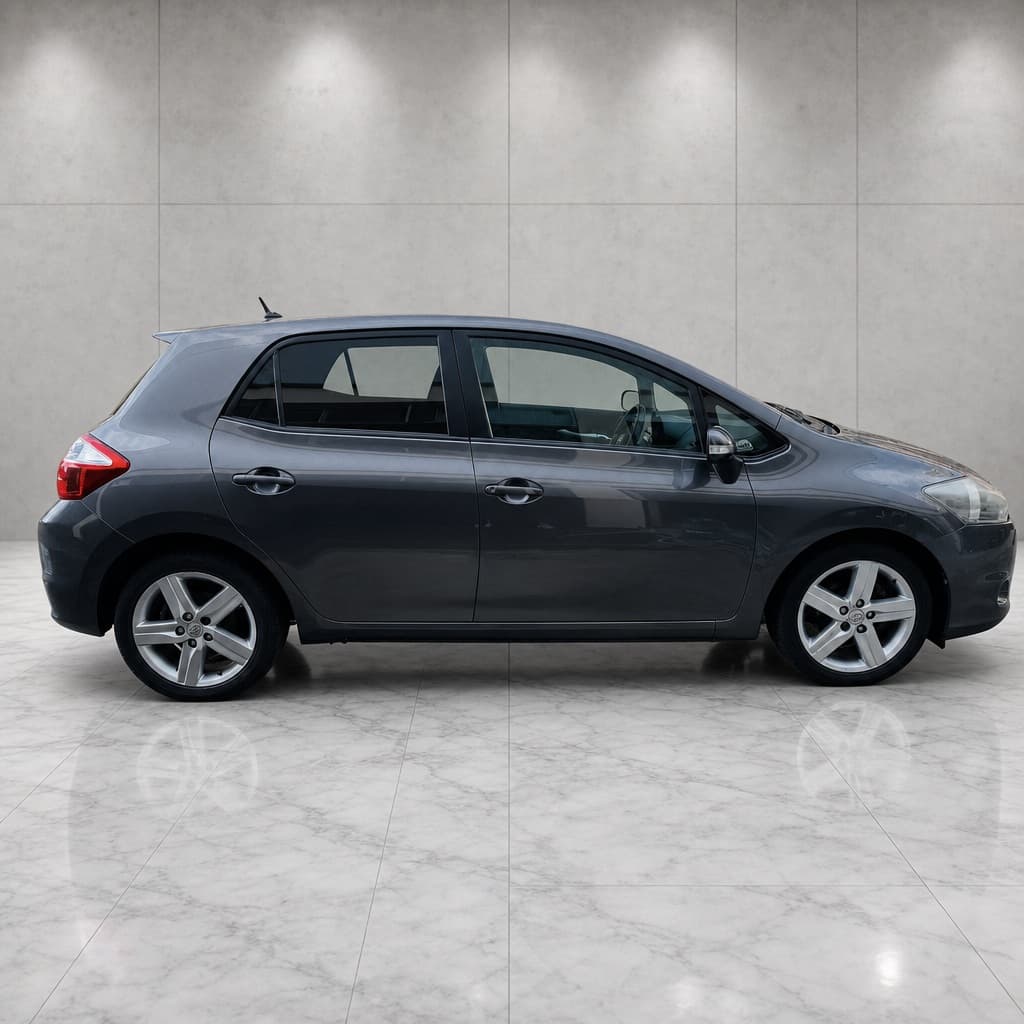 Toyota Auris thumb 7