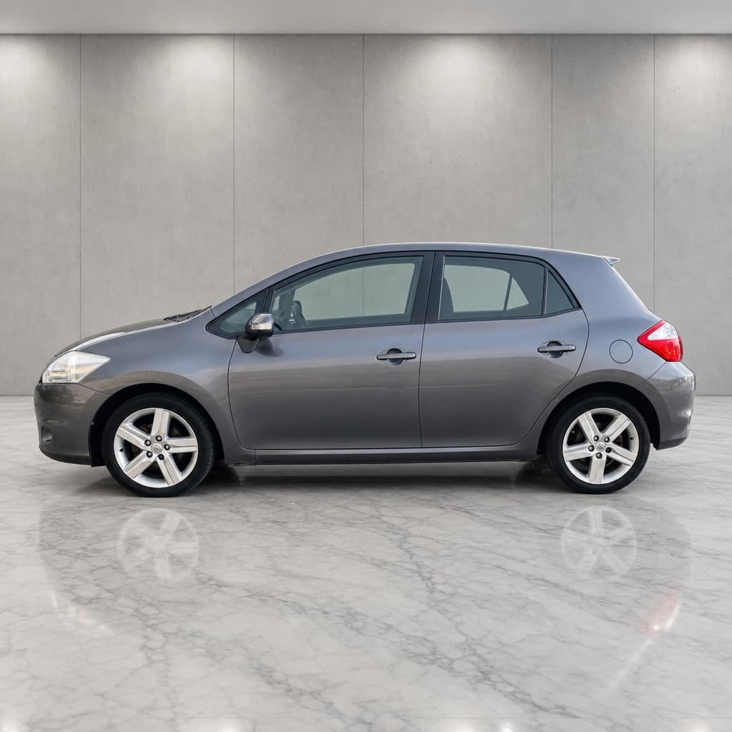 Toyota Auris thumb 8