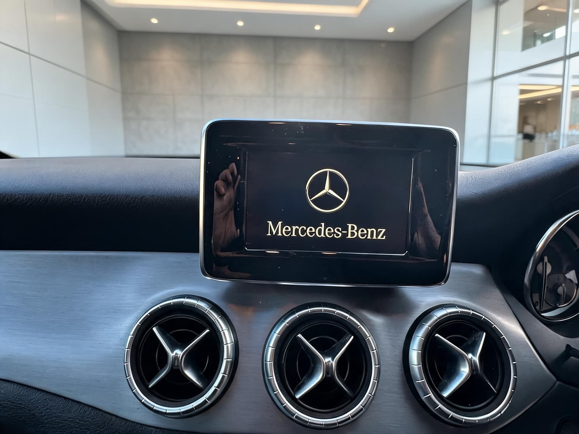 Mercedes-Benz CLA thumb 15
