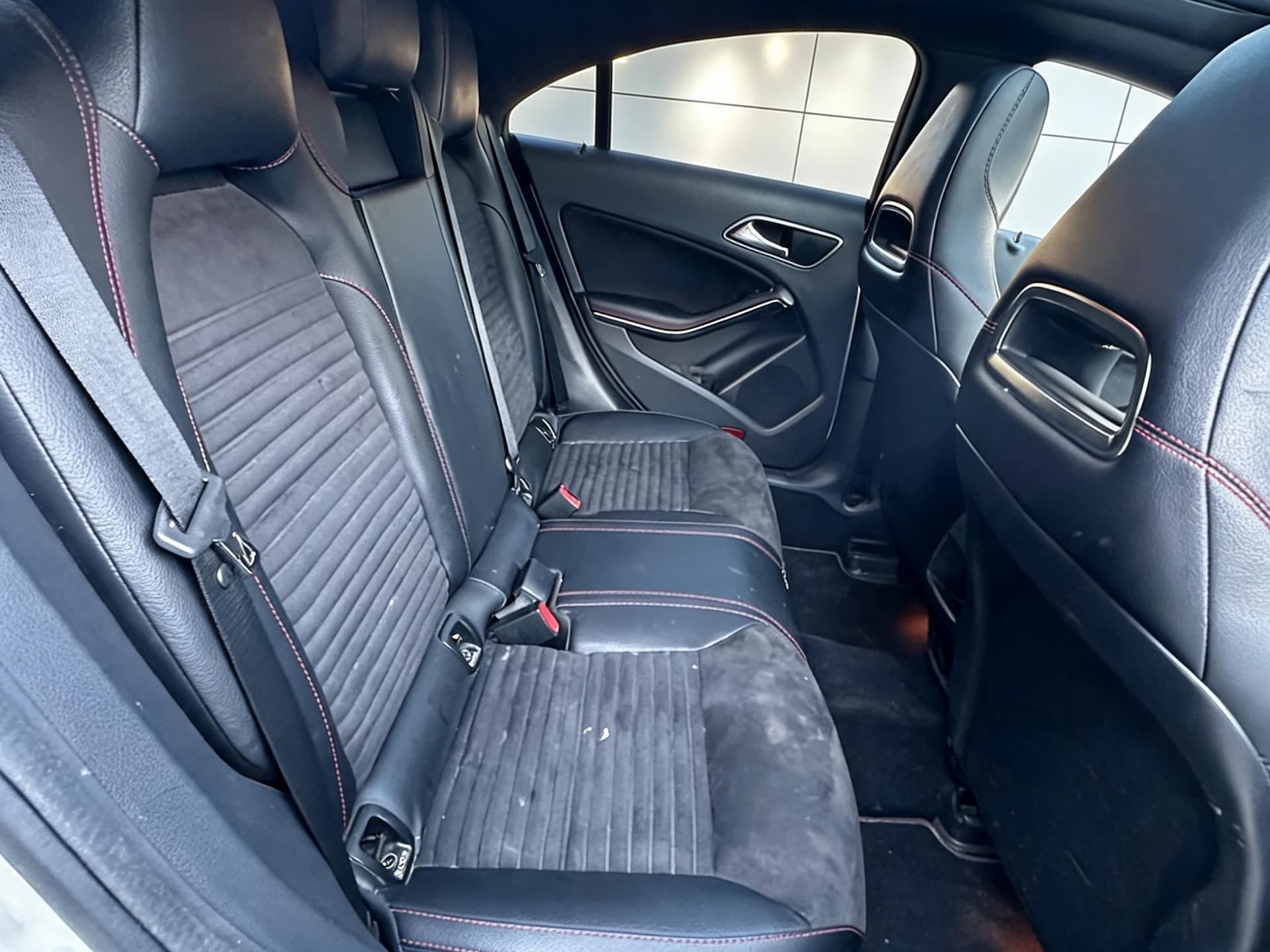 Mercedes-Benz CLA thumb 26
