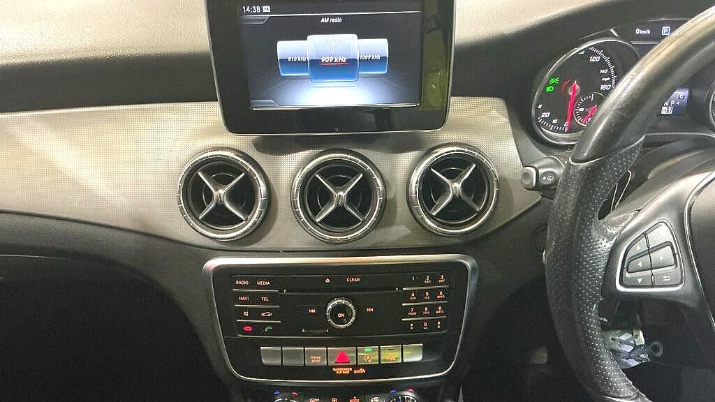 Mercedes-Benz CLA thumb 22