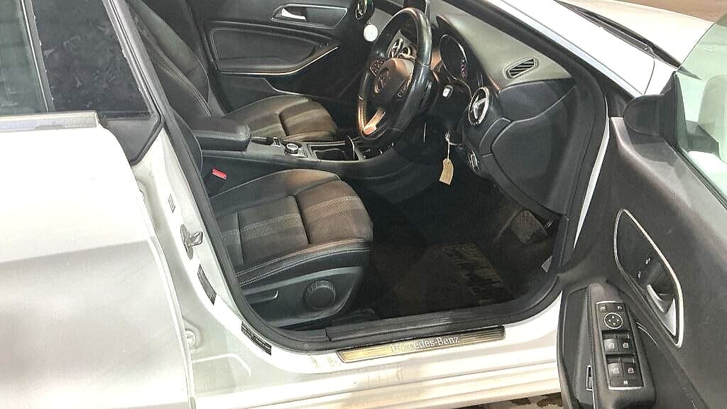 Mercedes-Benz CLA thumb 24